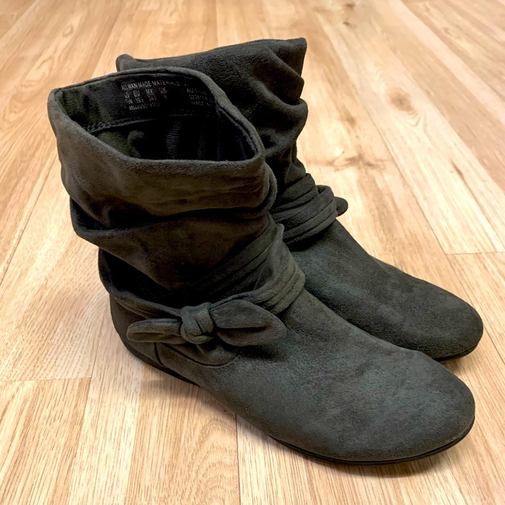 EUC Bongo gray ankle boots/booties, size 7.5